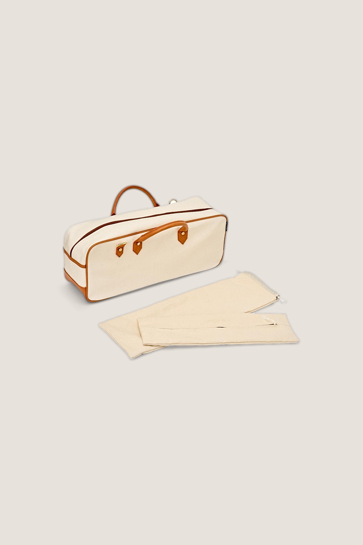 The Mint Margo mahjong tote with its included zippered tile bag and drawstring rack bag.